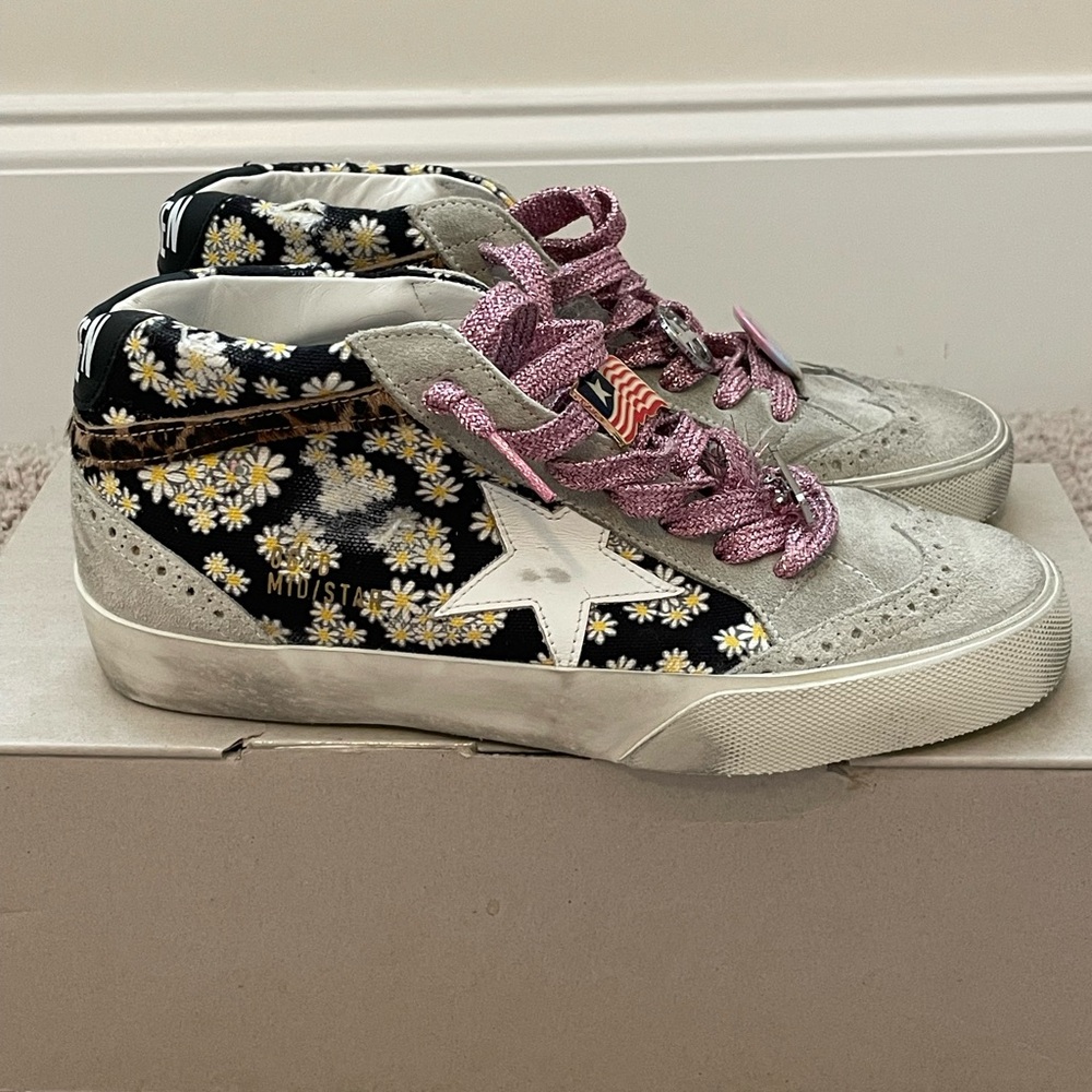 Golden Goose Mid Star Classic With Daisies New In Box Size 38